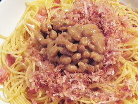 納豆鰹節ベーコンのスパゲッティ